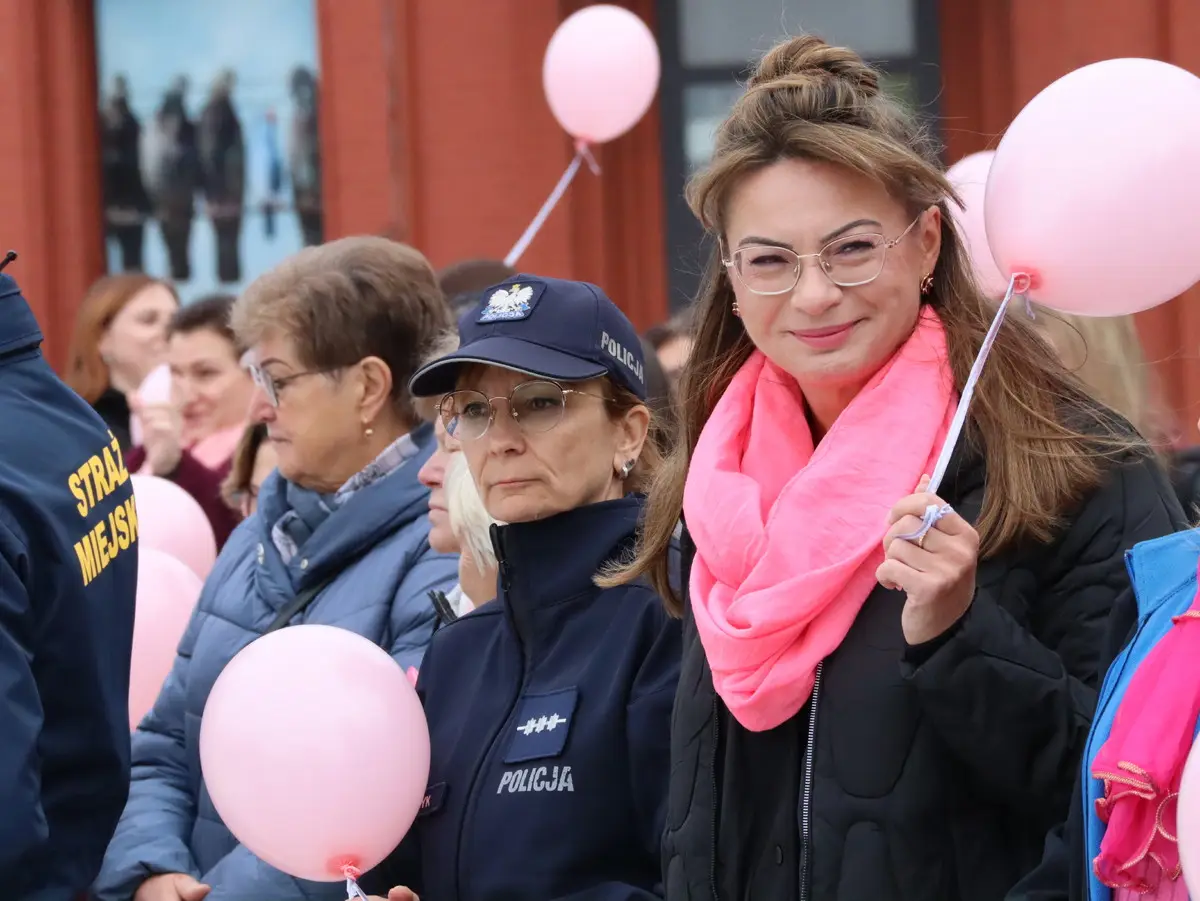 Piekarscy policjanci zabezpieczali wydarzenie poświęcone profilaktyce raka piersi