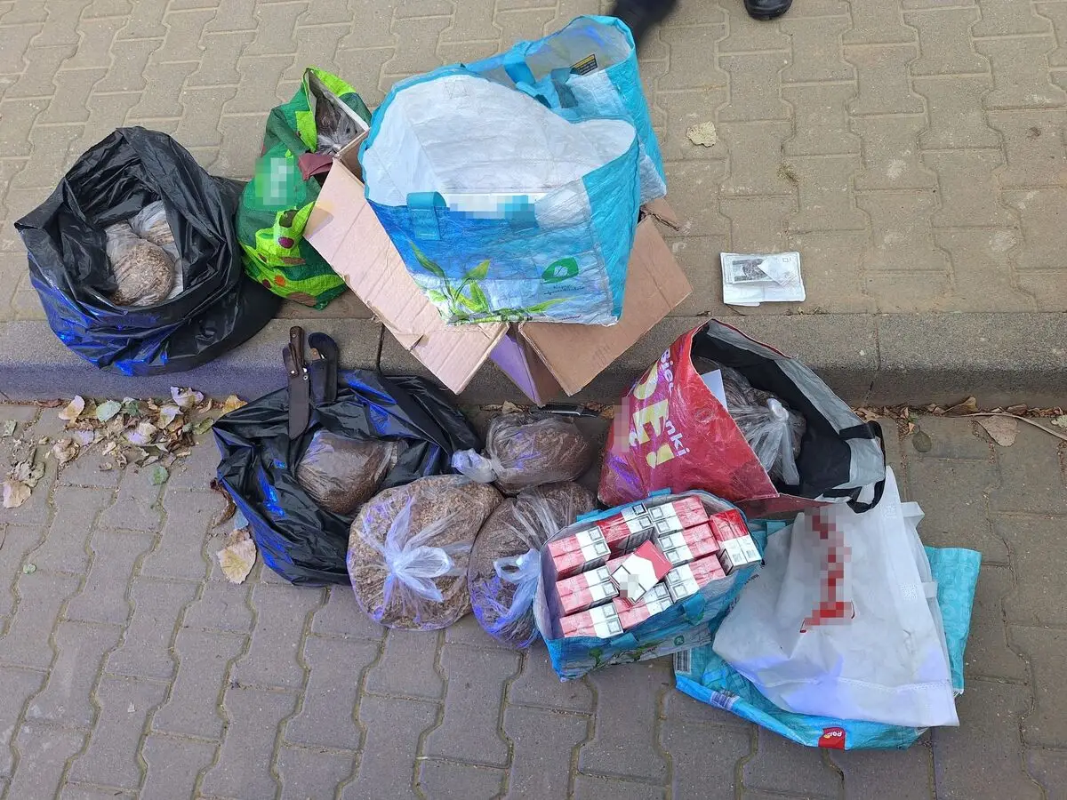 Policjanci w Piekarach Śląskich przejęli 40 kg tytoniu i 24 tys. papierosów bez akcyzy